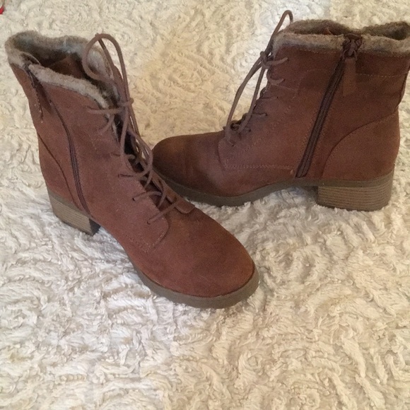 Mossimo boots - Picture 2 of 4